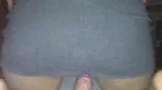 الحمار الكبير فاتنة ايدن ديلاني يلعب مع بوسها في سن المراهقة الطازجة في سرير ضخم