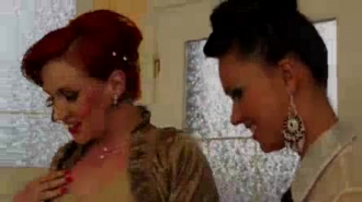 أحمر الشعر غريب ، تيفاني تايلور تحصل على بوسها المشعر أصابع الاتهام ومارس الجنس في نفس الوقت